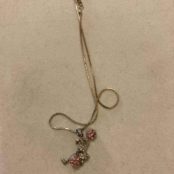 One Cheerleader with Articulated (Moving) Legs and One Megaphone Necklace (2) - Picture 4 of 6